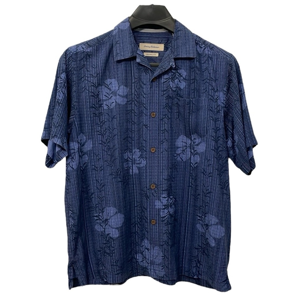Tommy Bahama Original Fit men’s Size Medium 100% silk floral‎ Hawaiian shirt.